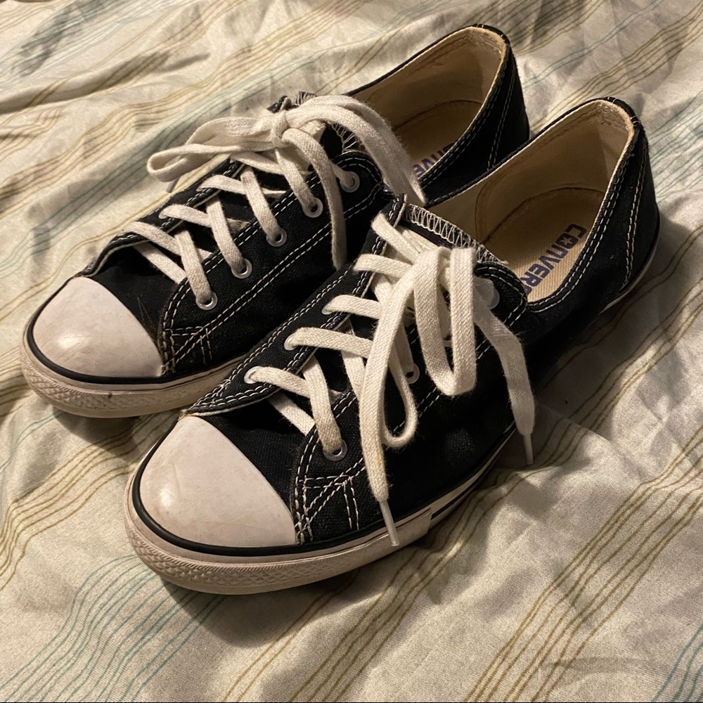 Women’s converse black and white size 7.5